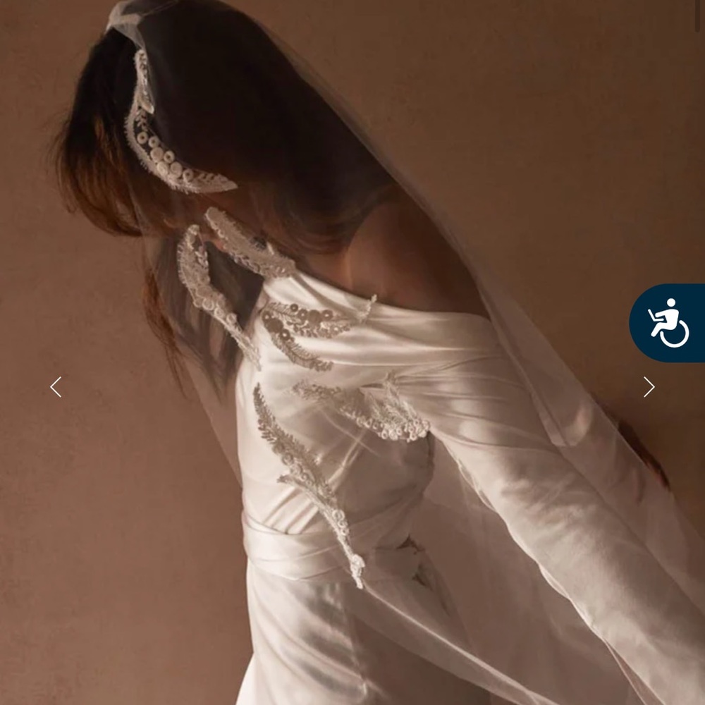 Grace Loves Lace White Veil with Lace Details